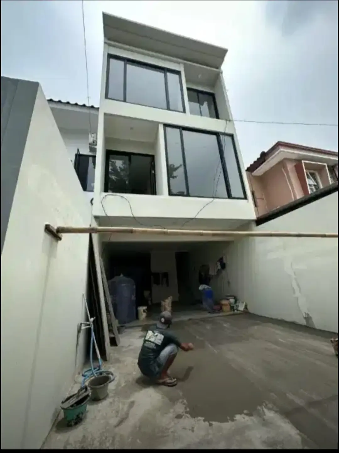 Foto Properti Dijual Rumah Baru Siap Huni Jalan Putri Bungsu Daerah Meruya Selatan, Jakarta Barat