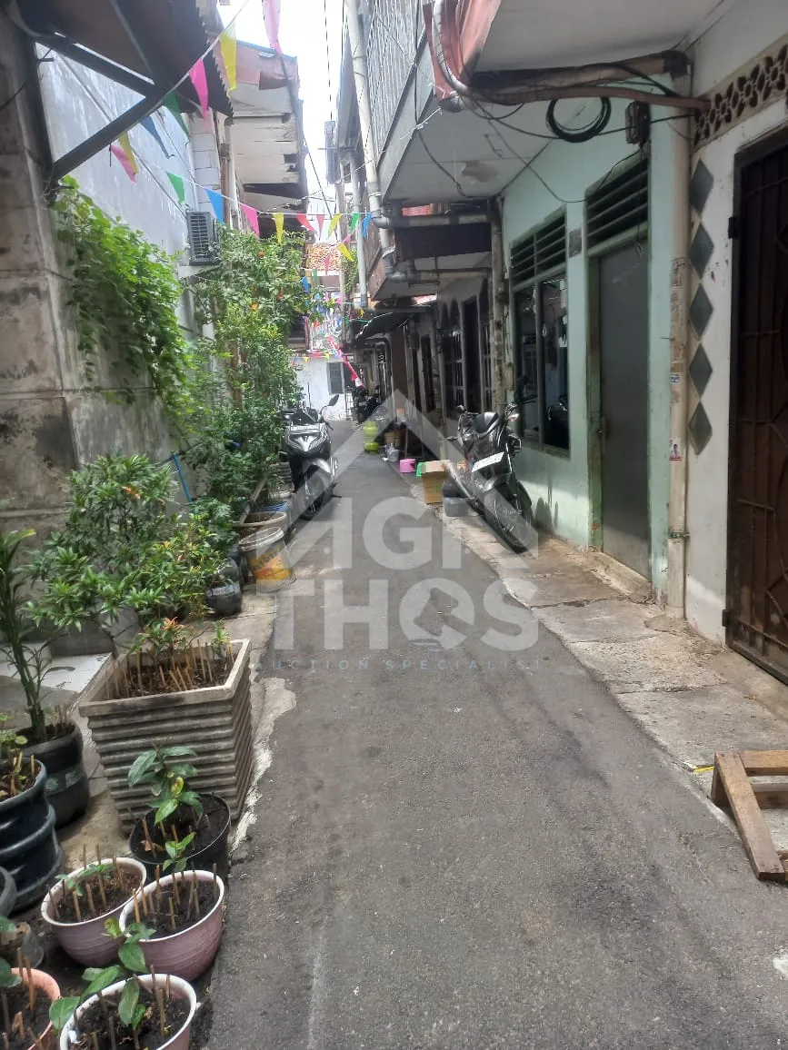 Foto Properti Dijual Rumah Bangunan Tua Lokasi Strategis Jalan Batu ceper IX Kebon Kelapa , Gambir - Jakarta Pusat