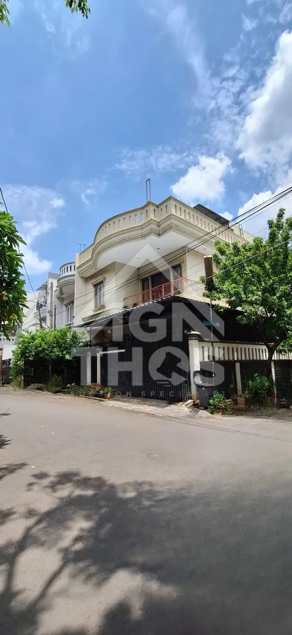 Foto Properti Dijual Rumah 2 Lantai di Jl. Agung Barat 8, Sunter Agung