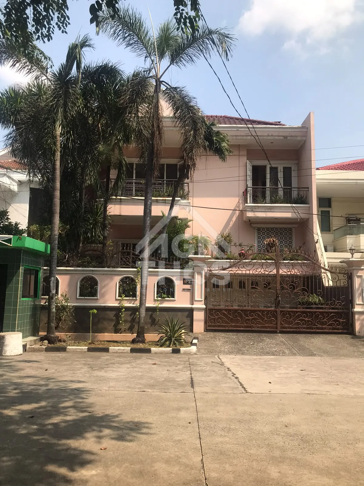 Foto Properti Di Jual Rumah 2,5 Lantai Siap Huni di Komplek Green Garden Jakarta Barat