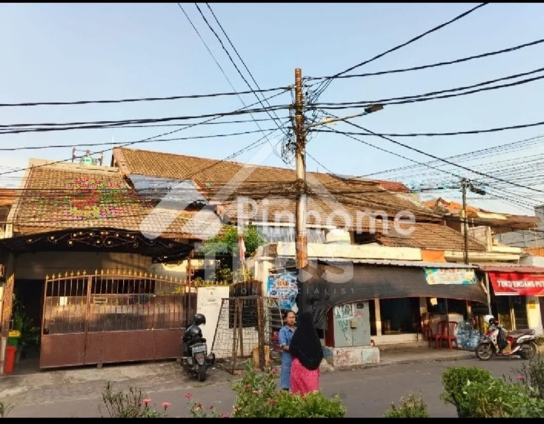 Foto Properti Di Jual Rumah 2 Lantai bisa untuk Tempat Usaha Dan ada Kost di Jalan Kramat Raya Baru Jakarta Pusat
