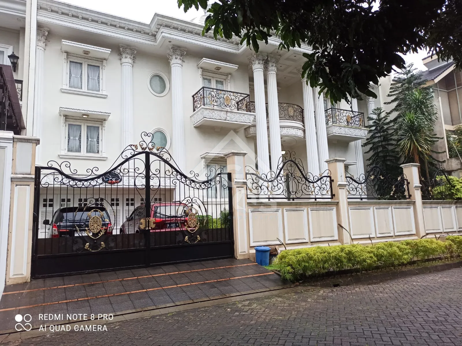 Foto Properti Rumah Mewah 3 Lantai + mezzanine Di Palem Semi, Kel. Bencongan Indah