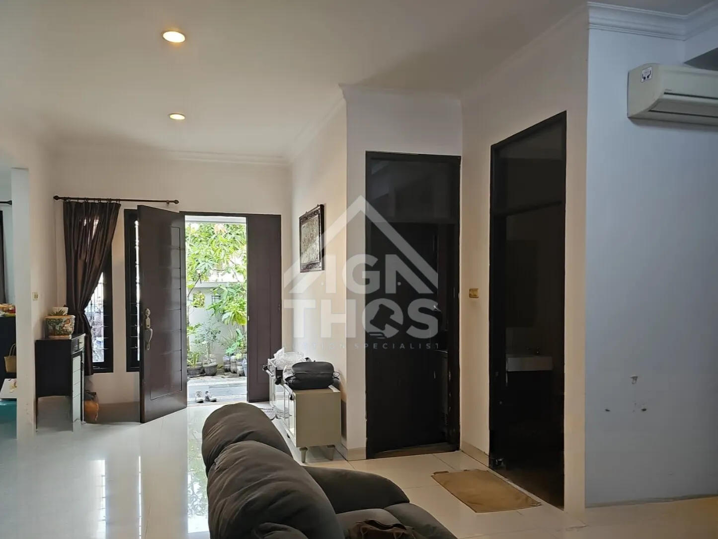 Gambar Utama Properti Dijual Rumah 2 Lantai di Komplek intercon kebon