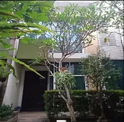 Dijual Rumah 3 Lantai di Komplek Perumahan De Oaze Residence