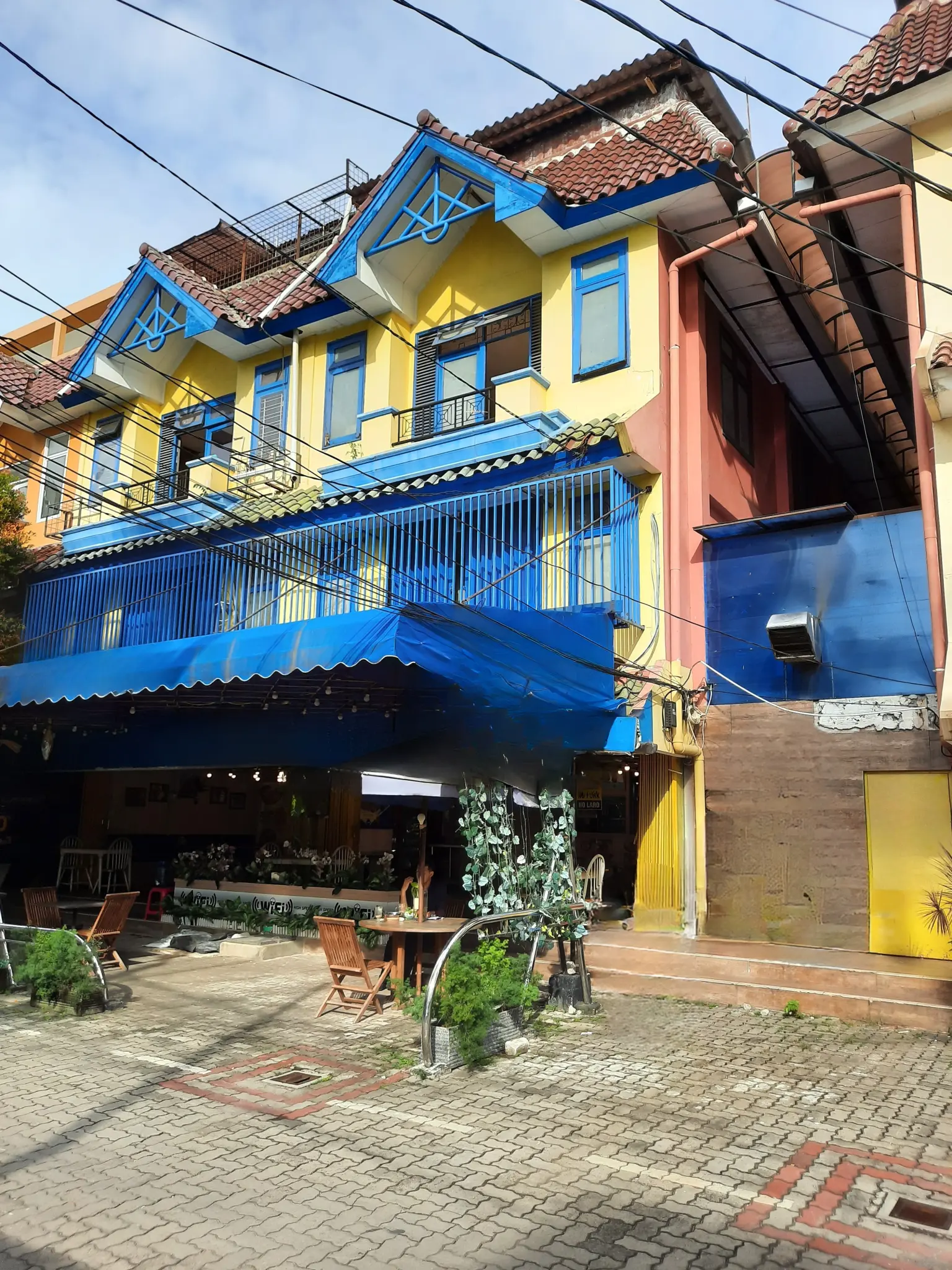 Ruko di Komplek Ruko Green Ville Maisonette, Kel. Duri Kepa, Kec. Kebon Jeruk, Jakarta Barat.