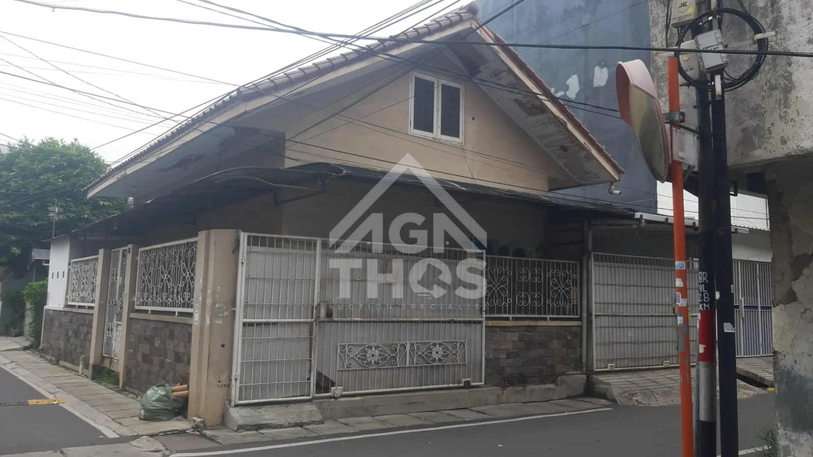 Foto Properti Di Jual Rumah Hook 1,5 Lantai Siap Huni di Jl Kelinci 3 Sawah Besar Jakarta Pusat